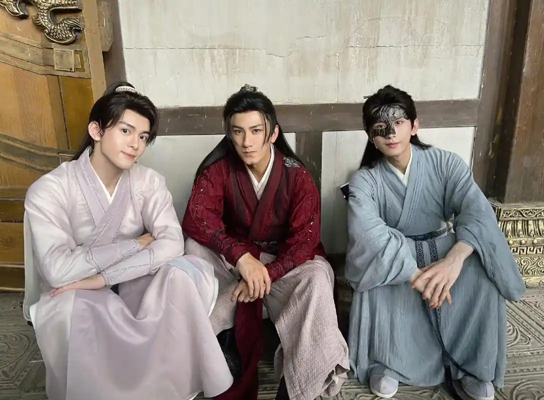 曾舜晞晒莲花楼主演团合影  #曾舜晞# #莲花楼