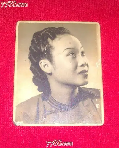 烫发的时髦民国美女