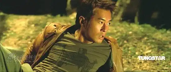 资料图片:《导火线》剧照--古天乐挣扎起身