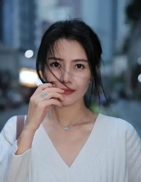 与高圆圆分手后他12年不谈恋爱零绯闻47岁娶旺夫妻子后爆红