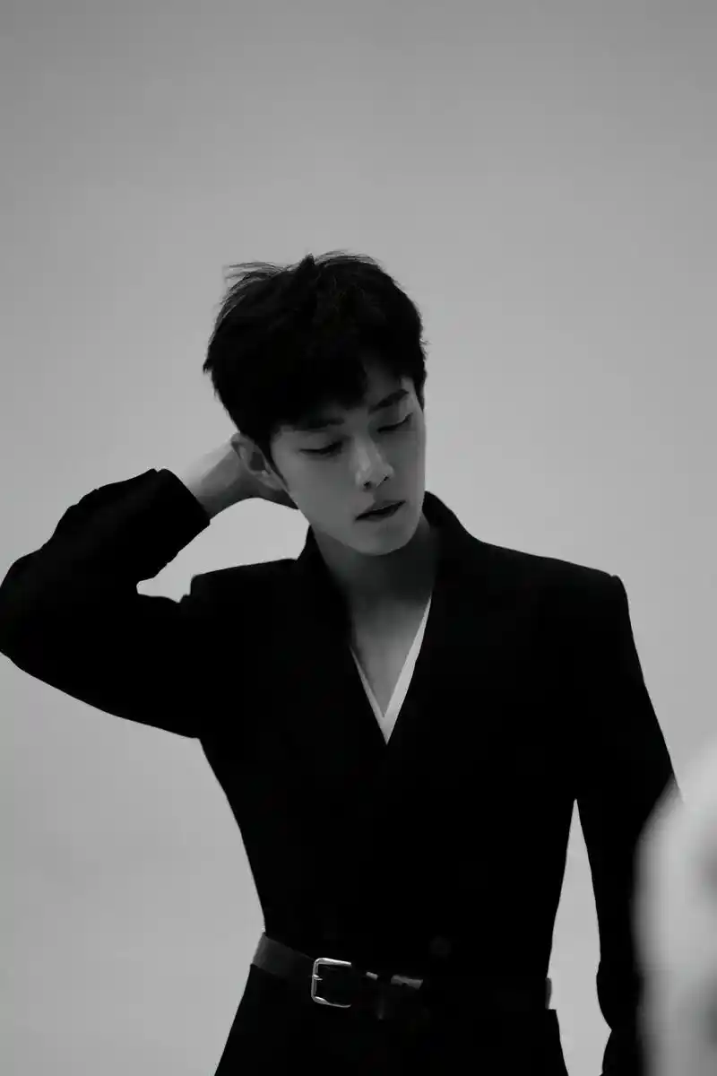 "星光不负赶路人"想要一个都是肖战图片的评论区#肖战 #我的 - 抖音