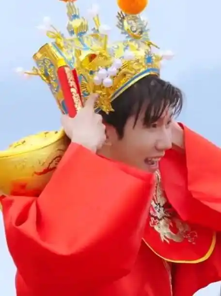 王源跳东湖直拍