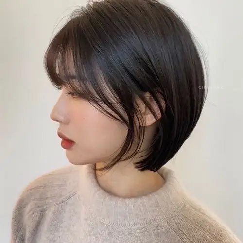 日本大势层次短发近年深受欢迎,比起常见的bob cut,这个发型能够打造