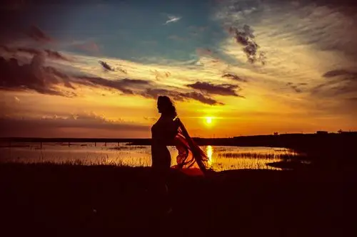 做一个心中有爱;的阳光女人.