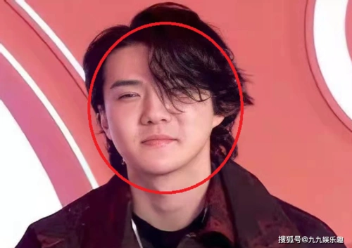 跌下神坛?门面担当吴世勋近照曝光发福明显,网友惊呼不敢认