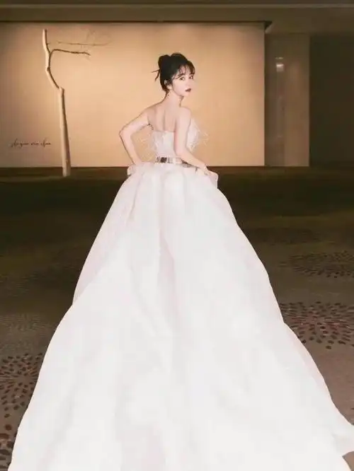 百变女孩谭松韵的礼服合集甜美女神温柔仙女来了