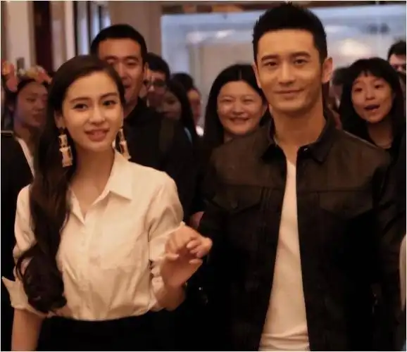 张素霞曾对杨颖和黄晓明的年龄差距有所疑虑,担心杨颖是否具备过日子