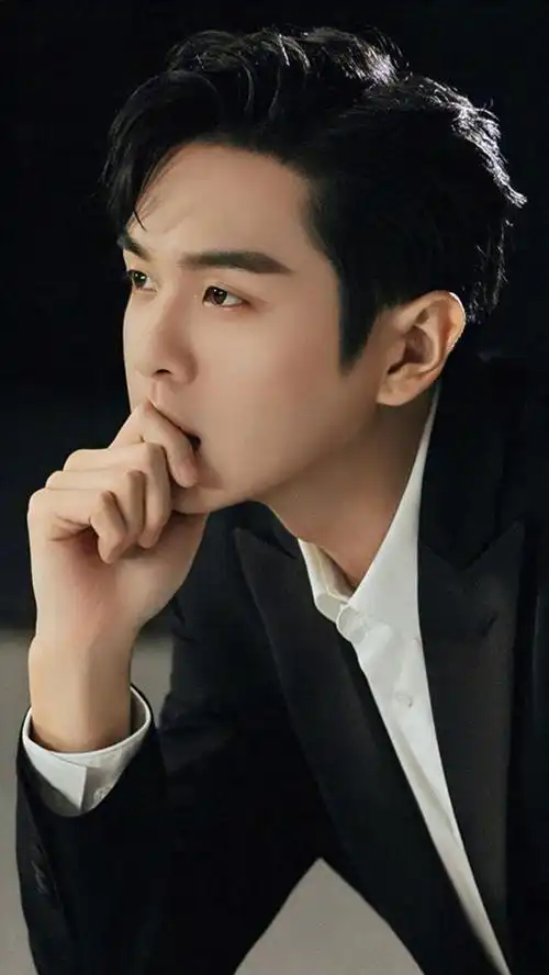 高颧骨的男生适合什么发型?选对发型柔和脸型,变身暖男范