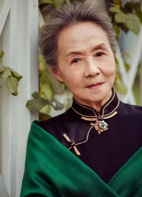 饱满的发型提升气质