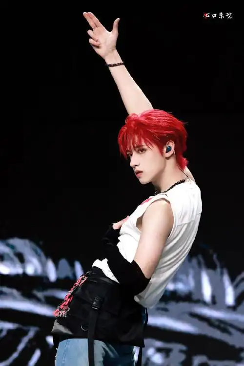 朱志鑫被cue八块腹肌##tf家族直播