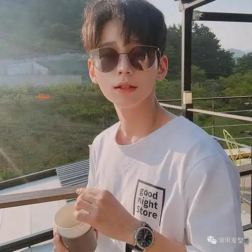 3款超帅气的男生刘海发型参考剪完显年轻又好看