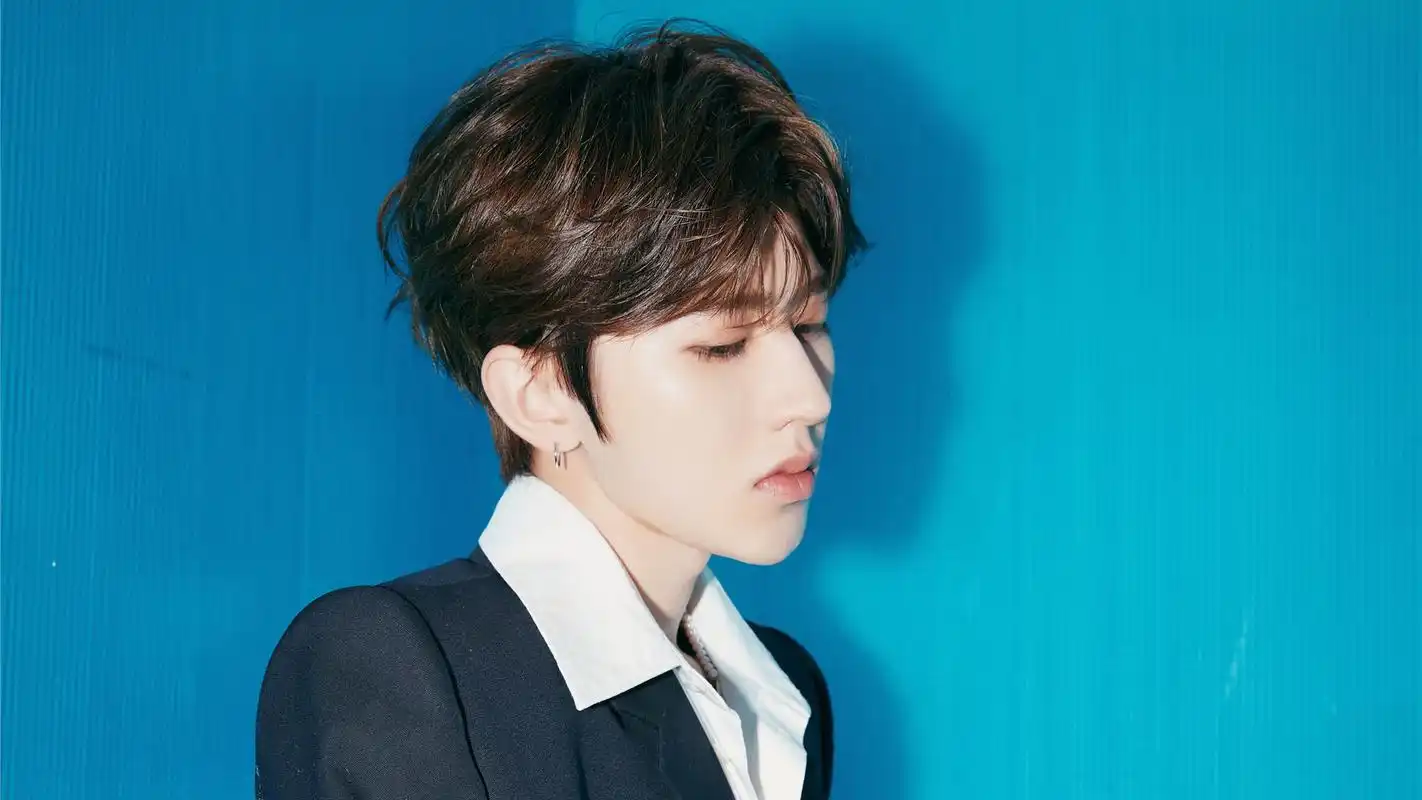 2020蔡徐坤个性壁纸_超帅气的蔡徐坤