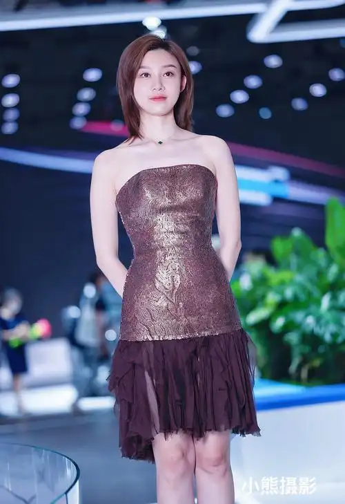 你们要看的大模张芮尔