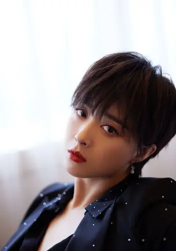 蒋欣短发造型女王气场魅力写真图片