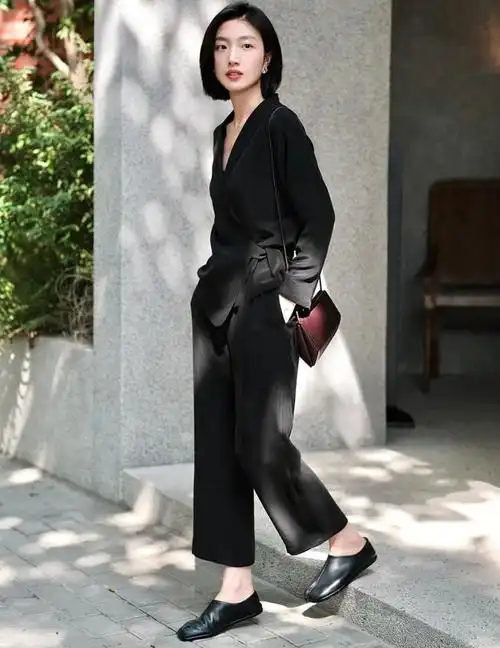 建议40岁中年女人:夏天多穿"露踝裤 平底鞋",舒适高级显气质