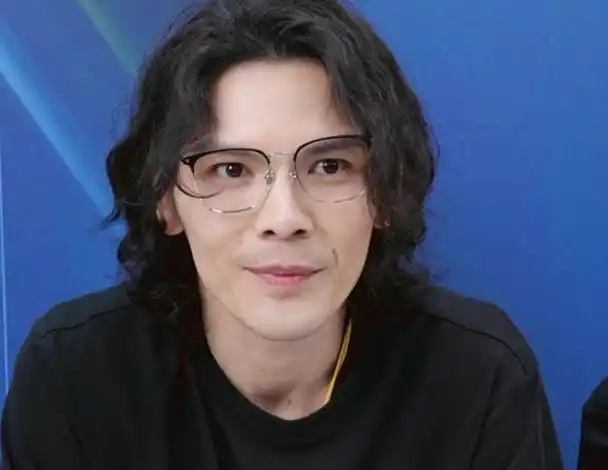 向佐直播带货槽点多滤镜太强瘦脱相刷屏放话称对你老婆好点