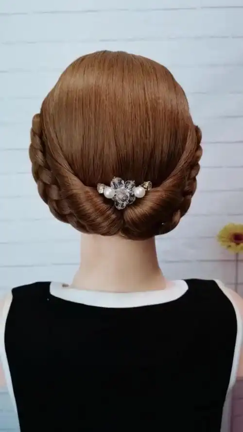 适合成熟女性的盘发,端庄大气