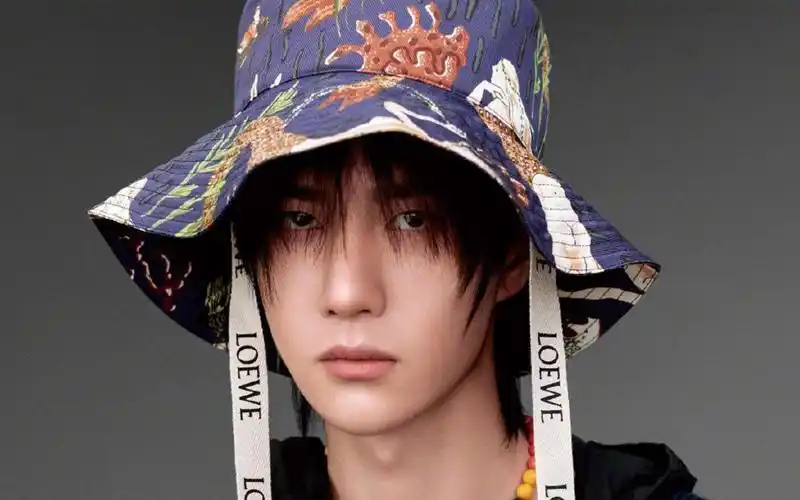 小鲜肉王一博首次单人三封大片写真,高清壁纸图片,大陆明星-回车桌面