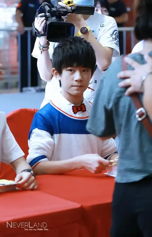 tfboys一周年签名会