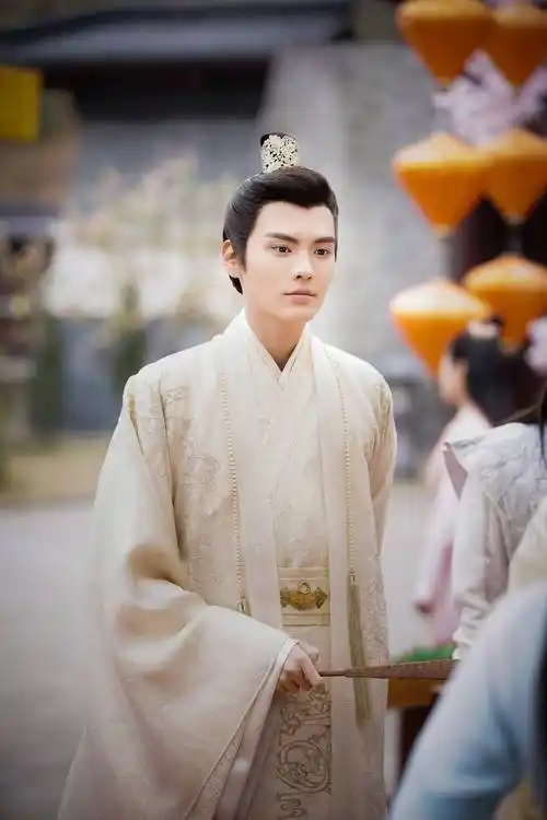 毕雯珺新剧小女霓裳高甜开播反转人设勾勒憨酷王爷