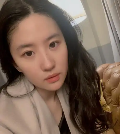 刘亦菲有多撩人,圆滚滚的肚子劝退女生,却成了男生的心头好