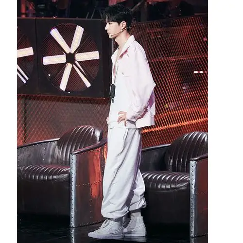 王一博宽松运动阔腿直筒高腰束脚灯笼裤休闲裤白色休闲裤