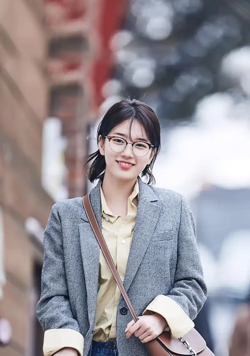 裴秀智《当你沉睡时》高清剧照图片