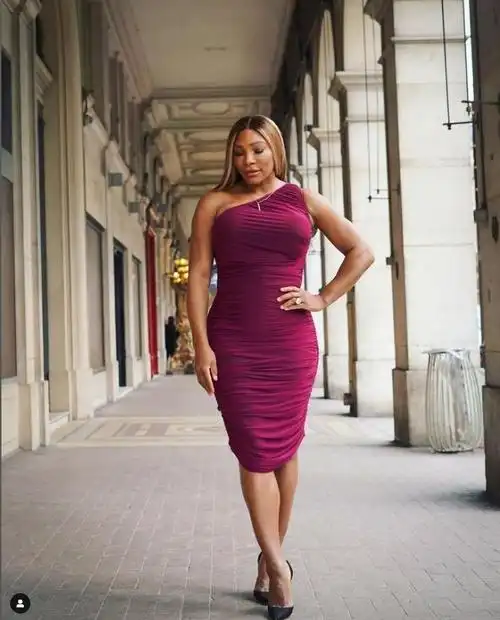 网球女运动员凸点(网坛天后小威化身时尚名模,前凸后翘身材好,强大