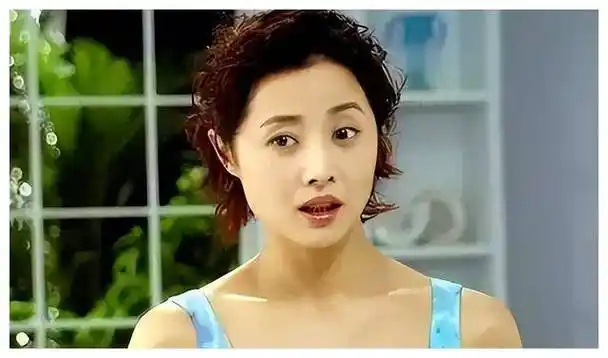 刘蓓先后经历了三段婚姻,不仅与前夫复合再嫁,还成为了年轻偶像张若昀