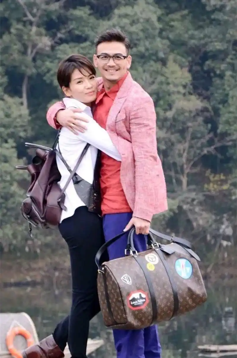 刘涛被扒的底朝天,杨烁仅一个举动揭开了两人隐藏多年关系  当年两人