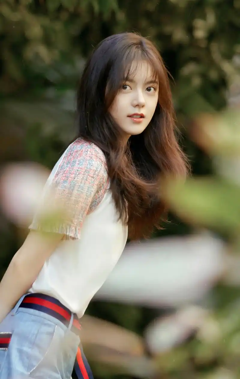 赵今麦写真美图:清新淡雅,楚楚动人