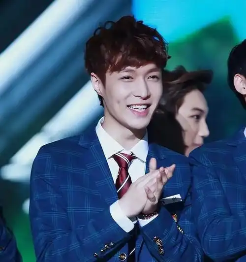 忠孝两难全32岁的爱豆张艺兴在粉丝和母亲中难以抉择