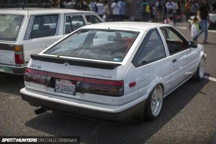 极简主义的白色ae86levin