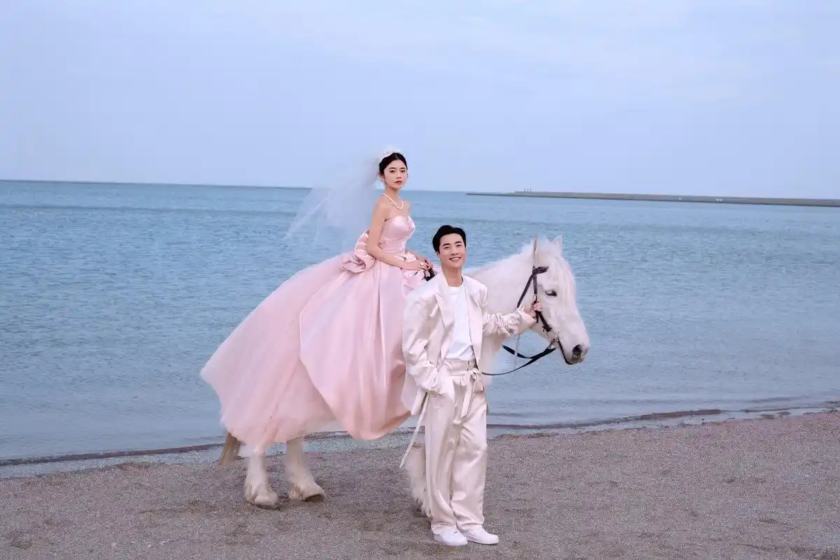 超少女心的公主风海边婚纱照 菏泽壹家摄影 婚纱照风格推荐