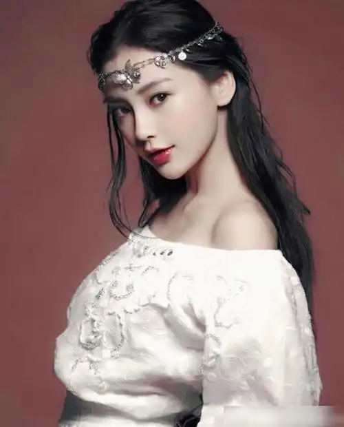 女星的异域造型:杨幂又飒又美,佟丽娅宛如仙女?baby马甲线太绝