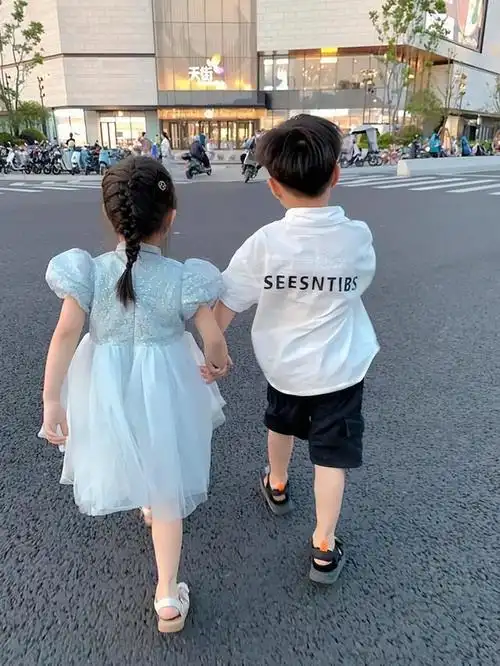 有独女或者独子的人会说:要是再有一个孩子就好了,儿女双全不要太幸福