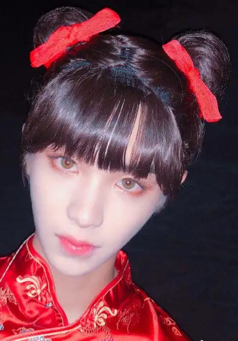 justin更博晒女装照,空气刘海撞脸程潇,程潇:我以为是我自己!