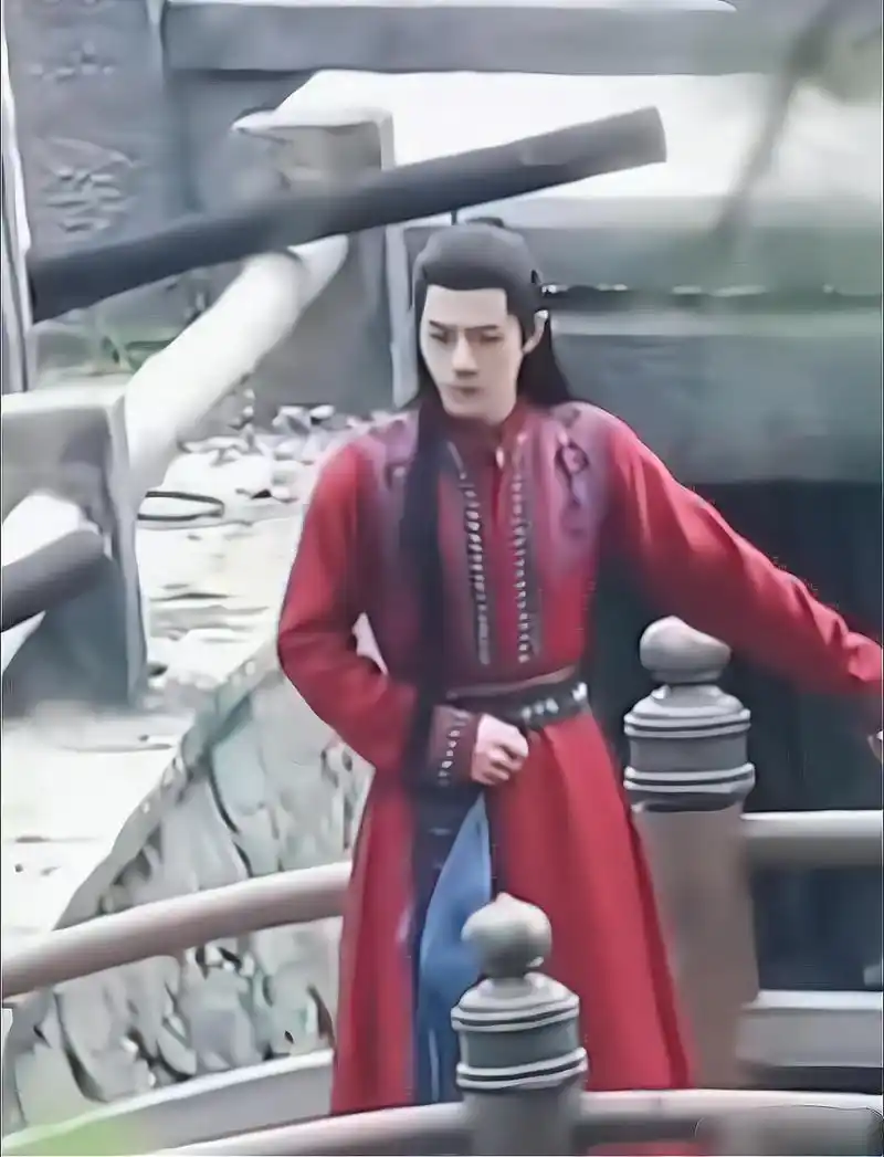 肖战的红衣造型,这身段,也是让女生都有点羡慕了,就像问一下,玉逍遥