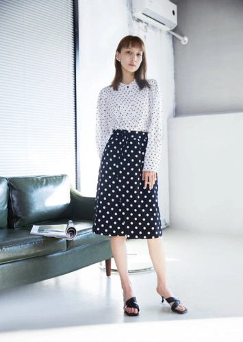 原创今年夏天,"波点裙"强势回归,照着穿优雅减龄又很时髦