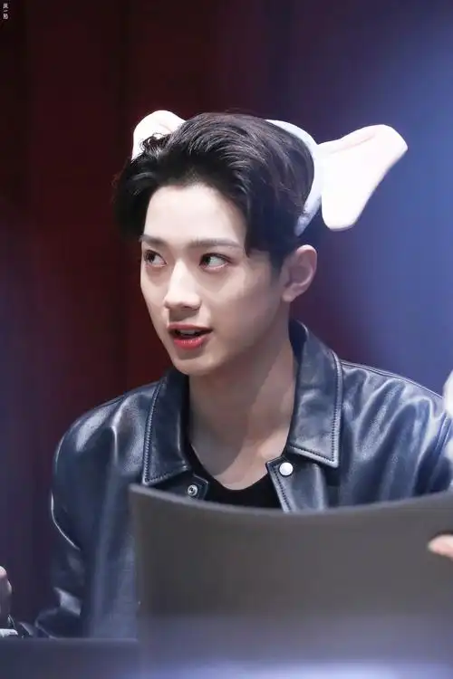 180408 赖冠霖 木洞签售上班&下班 饭拍整理【180523 新增高清】