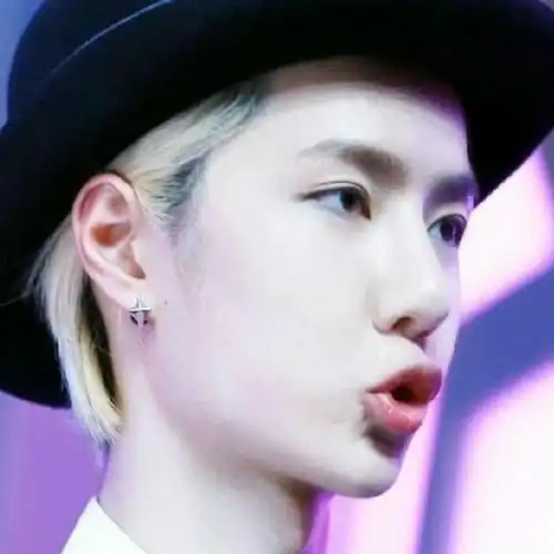 王一博嘟嘴就是等着被我亲亲,同意扣1#王一博