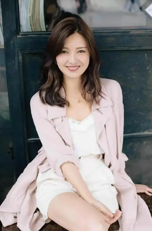 傅晶小我材料简介