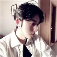 白衬衣阳光暖男头像帅气的男生穿上白衬衣显得很干净