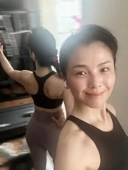 刘涛瑜伽裤显身材刘涛的臀夺人的魂刘涛的脸勾人的眼