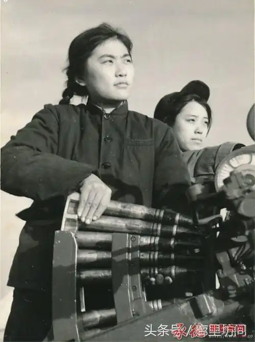 六七十年代的女民兵,飒爽英姿五尺枪,不爱红装爱武装 - 老照片 承德