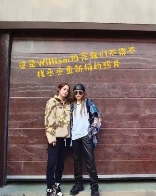 原创陈伟霆主动给周扬青欧阳娜娜拍照却被嫌技术差束手无措找范丞丞