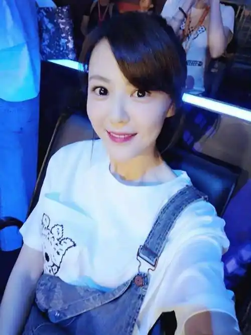 《爱情公寓》林宛瑜扮演者赵霁,近照美得上热搜!