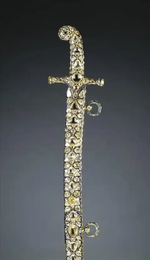 匠人工坊 | 英国展出世界最昂贵钻石宝剑,镶嵌719颗钻石,超过2000克拉