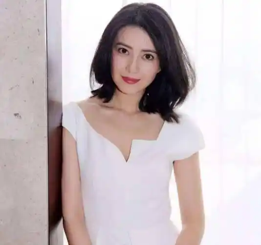 高圆圆少女时期旧照曝光,造型清纯可人,初恋女神!_赵又廷_电影_短发