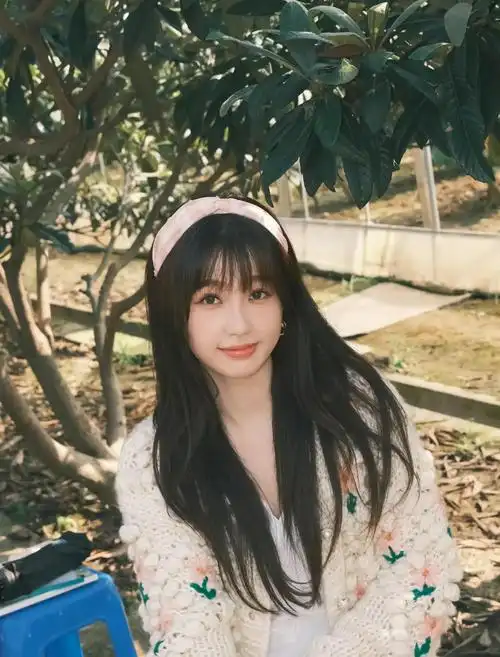 俏皮可爱的虞书欣美艳动人甜美可人的写真照